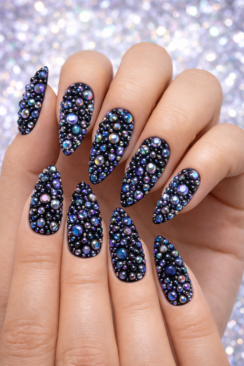 Queen - Black Fluorescent Pearls - #05