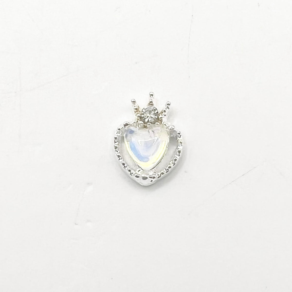 Queen - Nail Charms 10pc - #375 Silver Pearl Iridescent Small Hearts with Crown