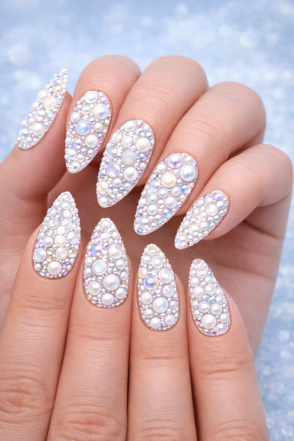 Queen - White Fluorescent Pearls - #01