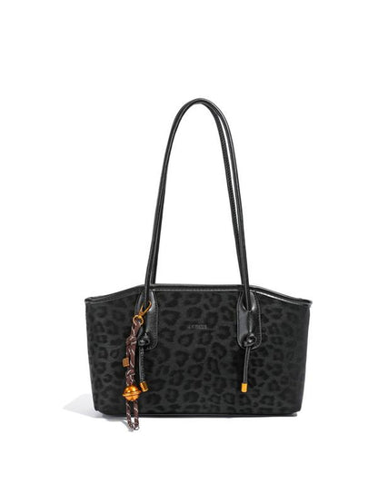 Fashionable and Trendy Leopard Print Tote Bag, Casual and Versatile One-Shoulder Handbag, Textured and Stylish One-Shoulder Commuter Bag, Paired with Exquisite Pendants, Suitable for Dating, Shopping and Other Occasions, Elegant Embossed Bag