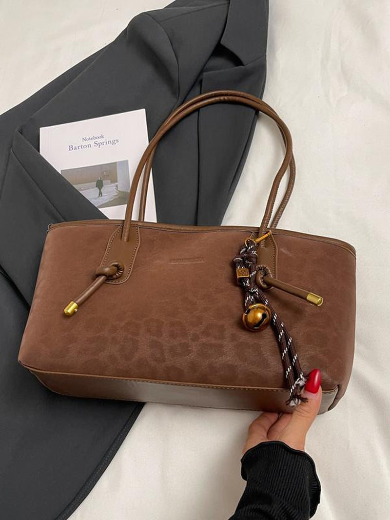 Fashionable and Trendy Leopard Print Tote Bag, Casual and Versatile One-Shoulder Handbag, Textured and Stylish One-Shoulder Commuter Bag, Paired with Exquisite Pendants, Suitable for Dating, Shopping and Other Occasions, Elegant Embossed Bag
