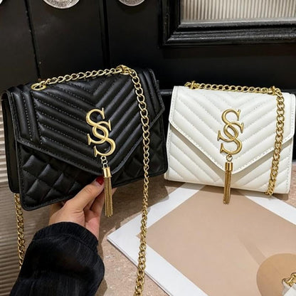 Women'S Quilted Shoulder Bag with Gold Chain Strap Crossbody Bag for Stylish Everyday Use in Black & White