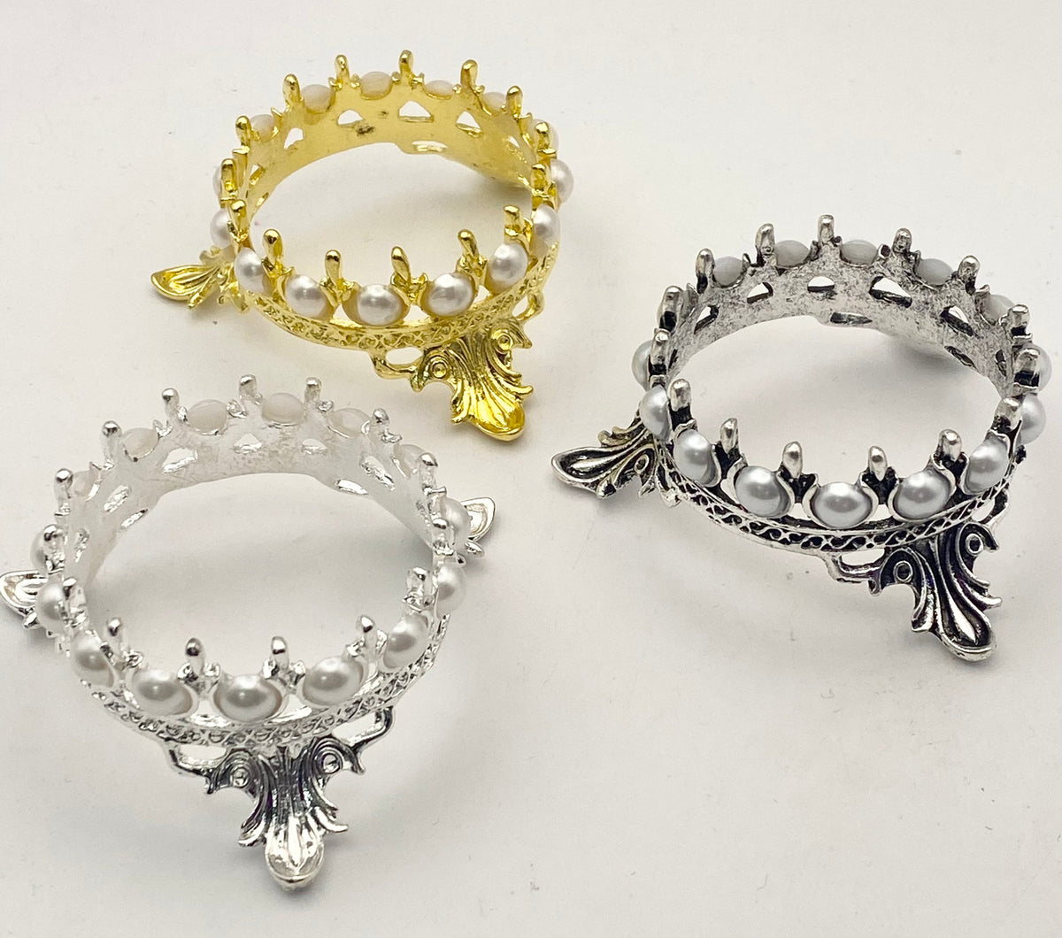 Fierce Beauty - Crown Brush Stand
